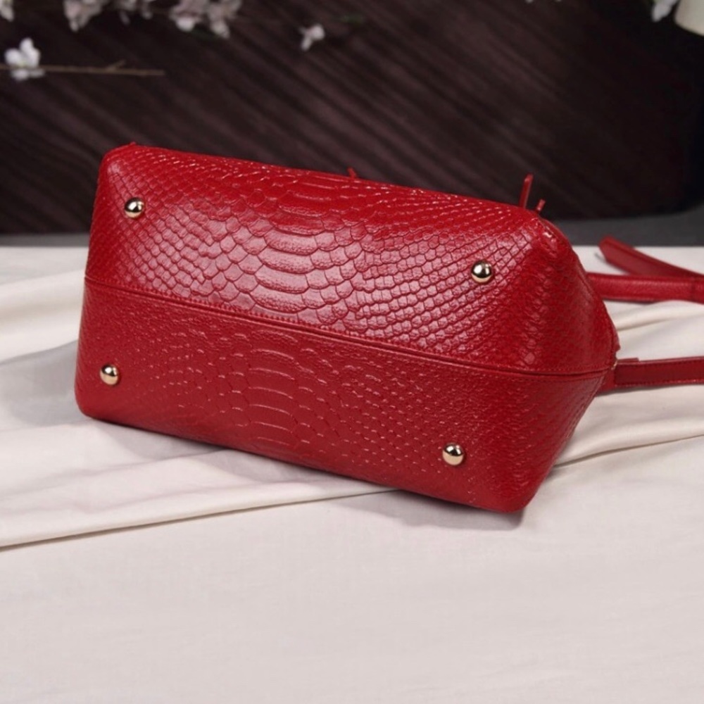 Just In! π ROME Crocodile Shell Crossbody - Picture 6 of 8